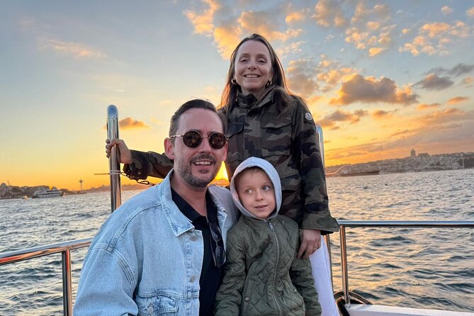 Istanbul Bosphorus Sunset Cruise on Yacht with Live Guide - The Guide’s Role and Commentary Style