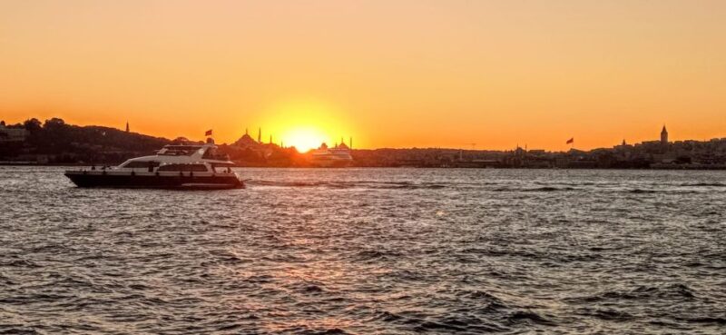 Istanbul: Bosphorus Sunset Cruise with Dinner - Viewing Landmarks from the Water