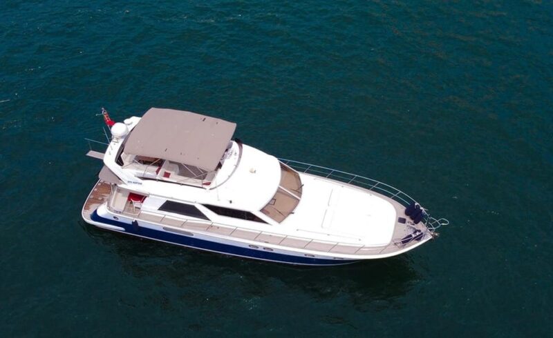 Istanbul: Bosphorus Yacht Cruise at Sunset with Snacks - A Relaxing 125 Minutes with a Small-group Atmosphere