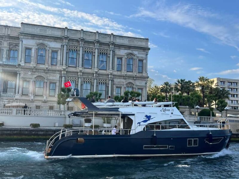 Istanbul: Bosphorus Yacht Cruise with Golden Horn View - The Comfort and Atmosphere on Board