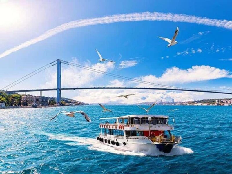 Istanbul: Bosphorus Yacht Cruise with Golden Horn View - Sunset Views and Evening Atmosphere