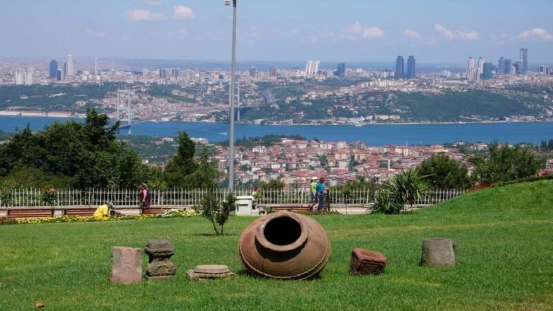 Istanbul: City Hightlights Bus Tour and Bosphorus Cruise - Visiting the Vibrant Balat and Fener Neighborhoods