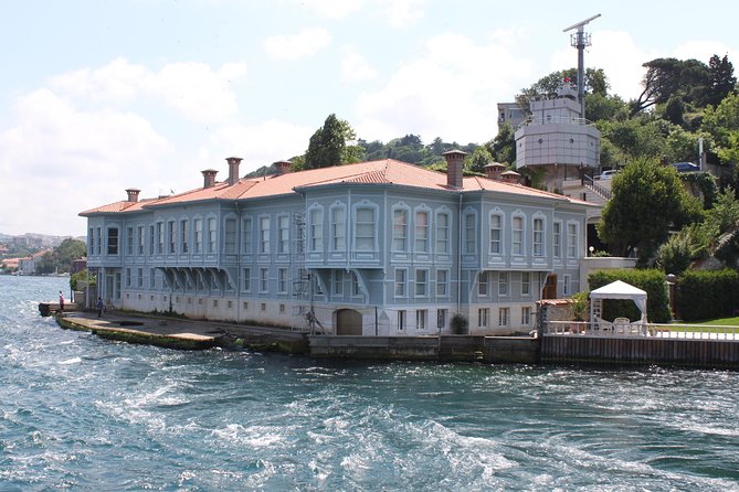Istanbul City Tour and Bosphorus Sightseeing Cruise with Lunch - Logistics and Comfort: Pickup, Drop-Off, and Group Size