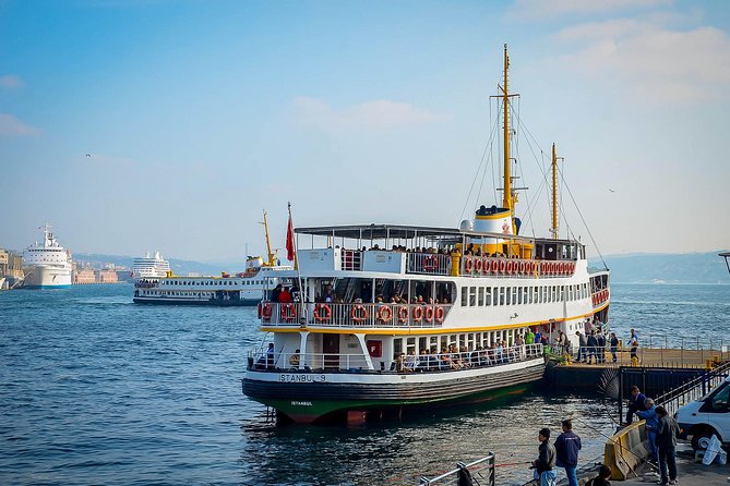 Istanbul Combo: Classic City Tour and Bosphorus Cruise - Exploring the Sultanahmet District: Heart of Historic Istanbul