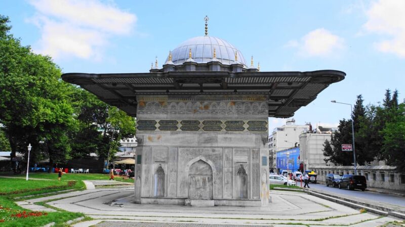 Istanbul: Discover Dolmabahçe Palace and Surroundings - Inside Dolmabahçe Palace: Luxury and History