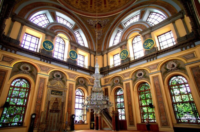 Istanbul: Discover Dolmabahçe Palace and Surroundings - Exploring Dolmabahçe Mosque: Ottoman-Baroque Harmony