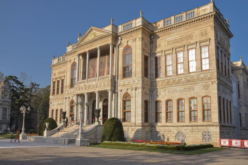 Istanbul Dolmabahçe Palace Private Tour with Transfers - The Extended Experience: Painting Museum and Private Transfers