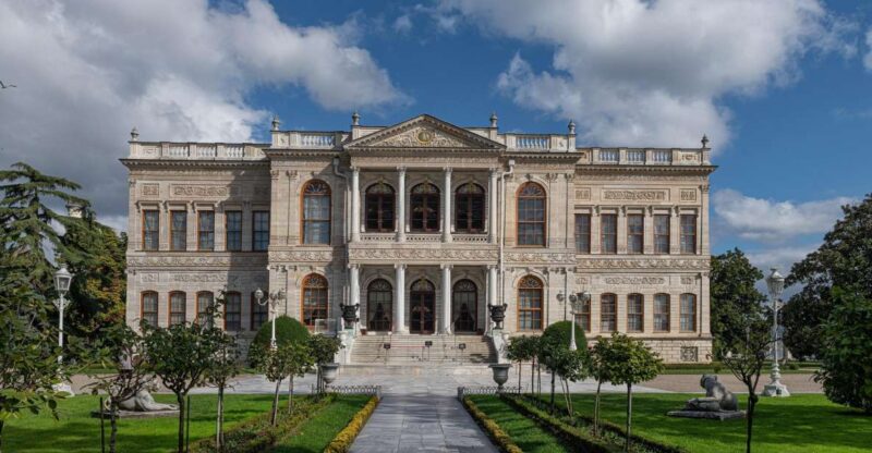 Istanbul: Dolmabahce Palace Tour and Bosphorus Yacht Cruise - The Itinerary: From Dolmabahce Mosque to Üsküdar