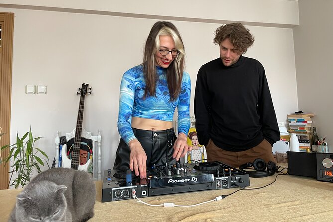 Istanbul Electronic Music and Culture Workshop From Local DJ - Making Music Together: A Fun DJing Session in Istanbul