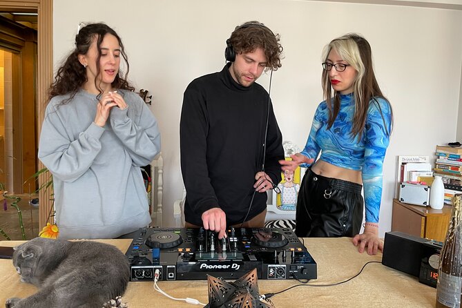Istanbul Electronic Music and Culture Workshop From Local DJ - Turkish Home Hospitality and Cultural Sharing in Kadköy