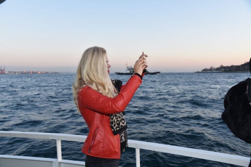 Istanbul: Explore Bosphorous on a Sunset Boat Cruise - The Overall Experience