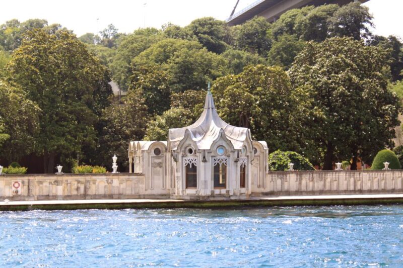 Istanbul: Full-Day Imperial & Asia Small Group Tour - Enjoying Traditional Turkish Lunch Midday