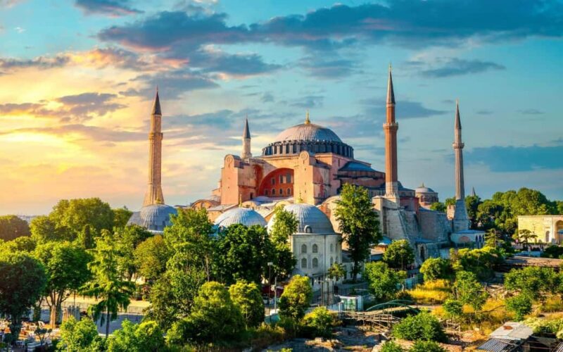 Istanbul: Full-Day Old City Tour And Sunset Bosphorus Cruise - Iconic Blue Mosque and Free Time in Sultanahmet