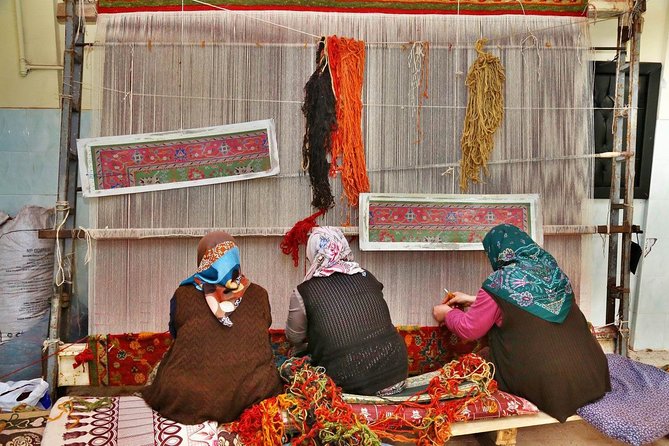 Istanbul Grand Bazaar and Egyptian Bazaar Shopping Tour - Cultural Craft Demonstrations and Artisan Workshops