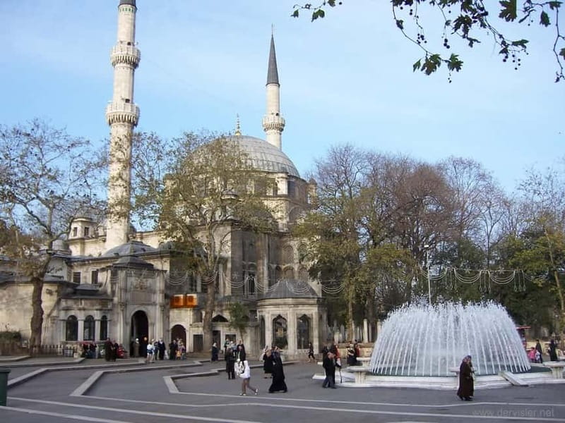 Istanbul: Guided Bosphorus Cruise & Golden Horn Bus Tour - Visiting the Eyup Sultan Mosque and Tomb