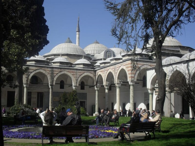 Istanbul: Half-Day Tour with Topkapi Palace - What Makes This Tour Stand Out: Expert Guides and Rich Narratives