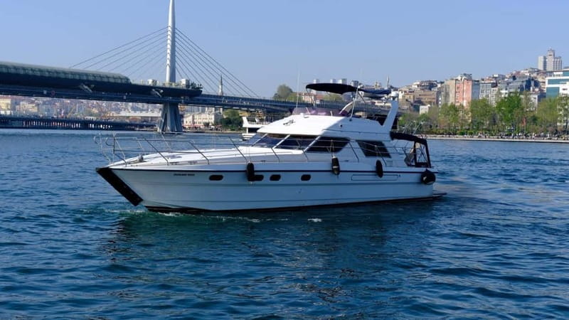 Istanbul: Luxury Yacht on Bosphorus - Iconic Sights Visible from the Boat