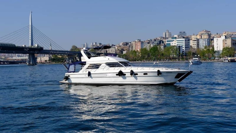 Istanbul: Luxury Yacht on Bosphorus - Complimentary Beverages and Onboard Comforts