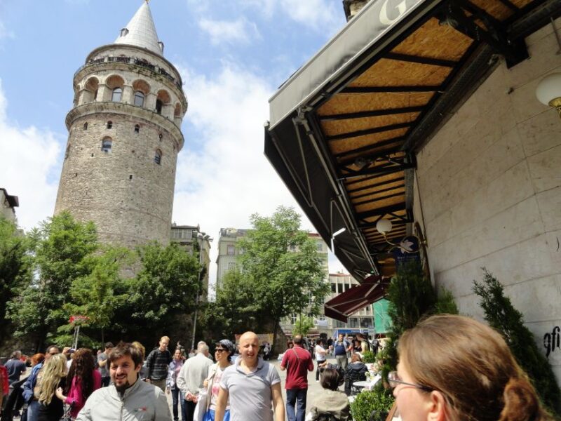 Istanbul Modern City: Taksim to Galata With Secret Passages - The Role of the Guide: Knowledge, Friendliness, and Local Insights