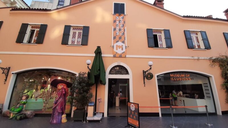 Istanbul: Museum of Illusions Ticket - Navigating the Small Space and Limited Rooms