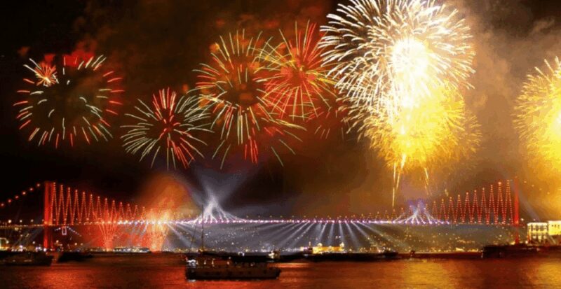 Istanbul: New Year's Eve Bosphorus Cruise Dinner & Party2026 - Seating Arrangements and Comfort