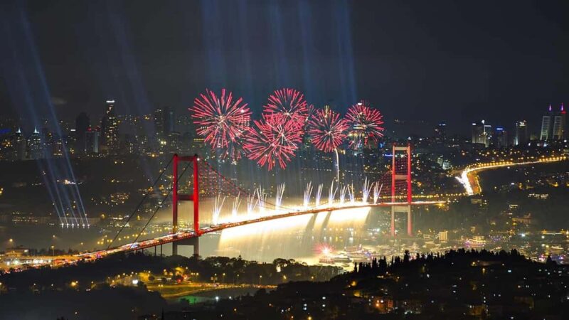 Istanbul: New Year's Eve Bosphorus Cruise with Fireworks - Celebrate New Year’s Eve in Style on a Bosphorus Cruise in Istanbul