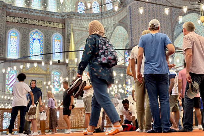 Istanbul Old City: Basilica Cistern - Blue Mosque - Grand Bazaar - Starting Point at Foodie-ist Cafe in Fatih