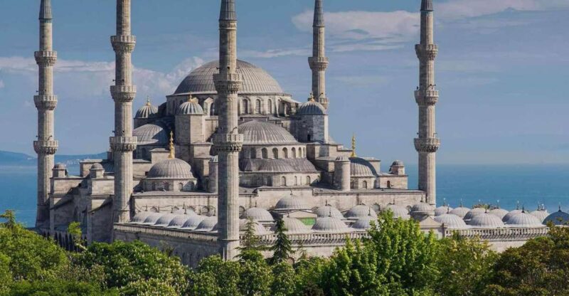 Istanbul Old City to Grand Bazaar Tour - Visiting the Hagia Sophia: From Church to Museum