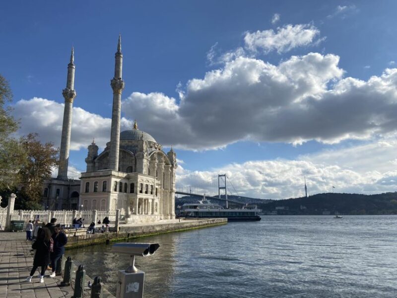 Istanbul: Old Town Highlights Tour & Bosphorus Cruise - Indulging in a Traditional Turkish Lunch