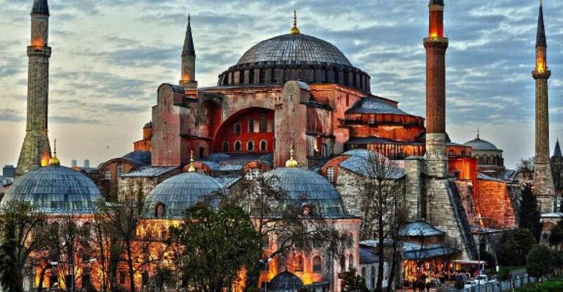 Istanbul: Old Town Tour and Bosphorus Lunch Cruise - Explore Istanbuls Old Town and Bosphorus on a Private Day Tour