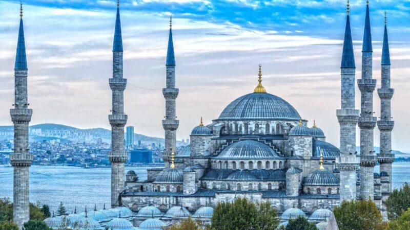Istanbul: Old Town Tour and Bosphorus Lunch Cruise - Discovering Istanbul’s Historic Old Town Sites
