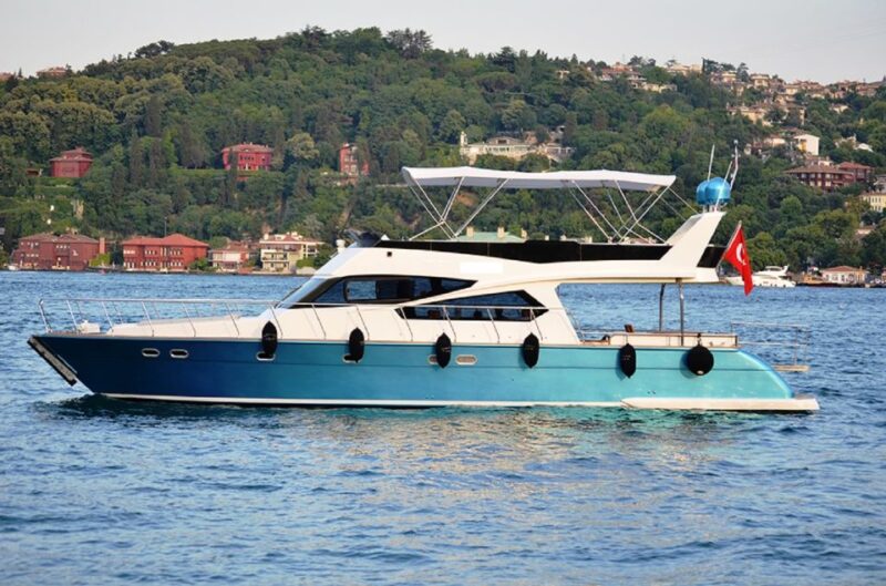 Istanbul: Old Town Tour and Bosphorus Lunch Cruise - Scenic Bosphorus Lunch Cruise on a Private Yacht