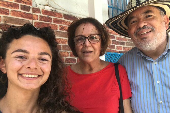 Istanbul Old Town Tour: Classics, Highlights & Hidden Gems - Visiting the Blue Mosque: An Architectural and Religious Landmark