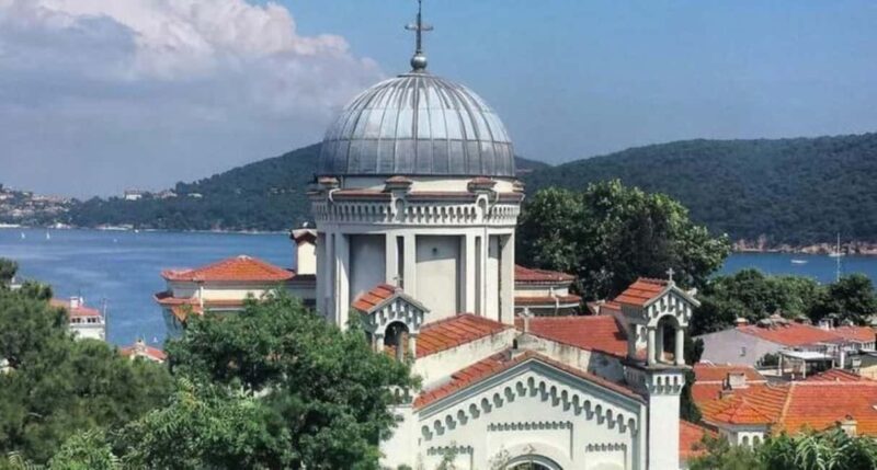 Istanbul Prince Island Cruise with Lunch & Free Time - Lunch with a Sea View on the Boat