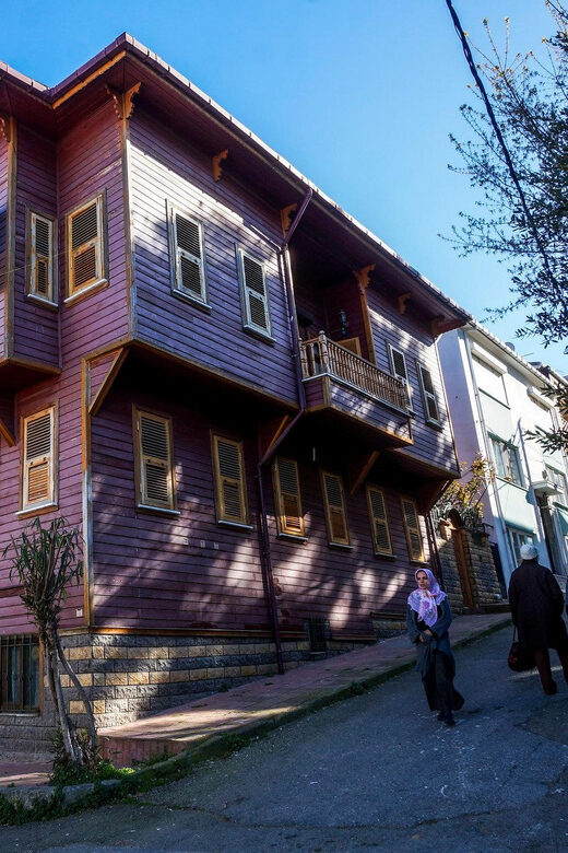 Istanbul Princes island Tour visiting 2 island - Exploring Büyükada, the Largest of the Princes Islands