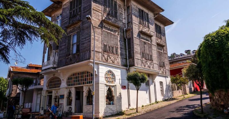 Istanbul Princes island Tour visiting 2 island - Transportation Options and Island Mobility