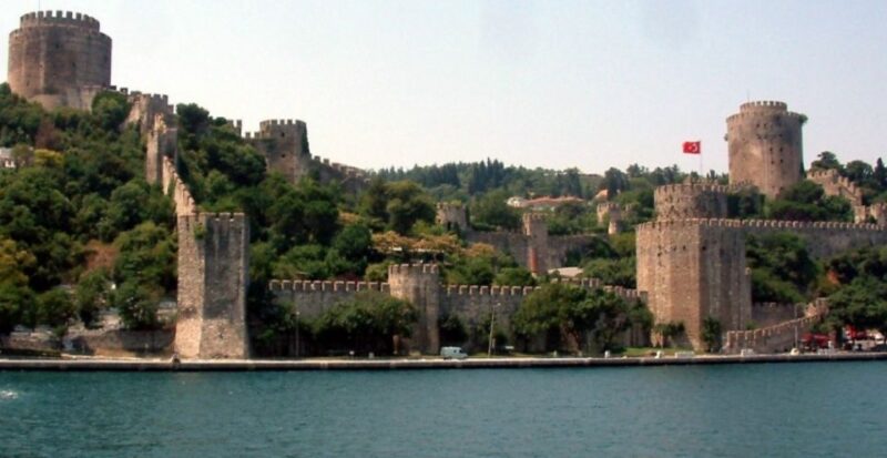 Istanbul: Private Bosphorus Cruise By Luxury Yacht - Comfort and Amenities Onboard