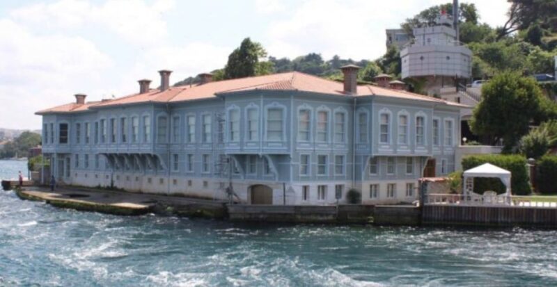 Istanbul: Private Bosphorus Cruise By Luxury Yacht - Comparing This Tour with Similar Options