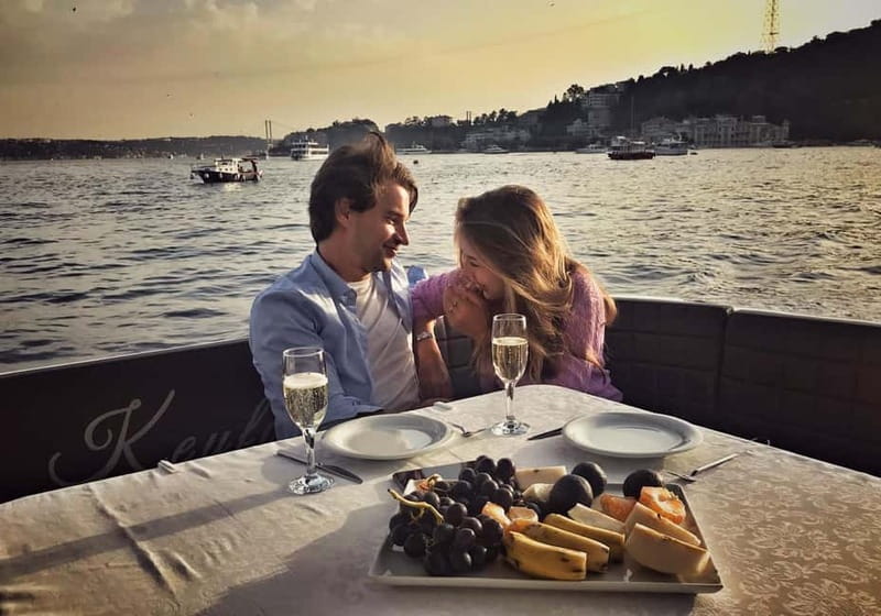 Istanbul: Private Bosphorus Dinner Cruise on a Luxury Yacht - Key Points