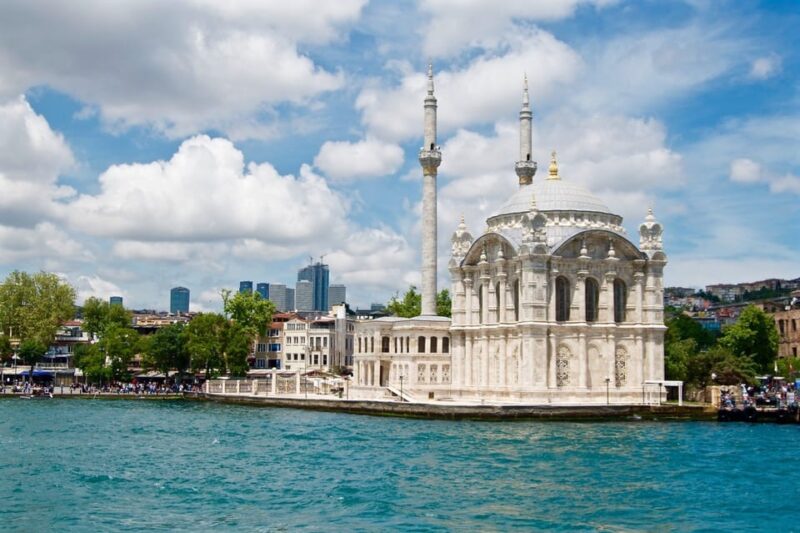 Istanbul: Private Bosphorus Strait Sightseeing Yacht Cruise - The Iconic Landmarks Visible from the Water