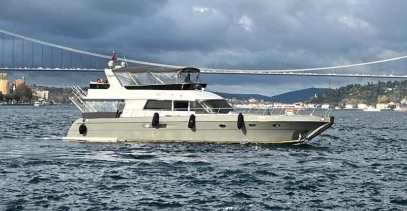 Istanbul: Private Bosphorus Tour On Luxury Yacht Eco#2 - Suitable for Celebrations and Romantic Outings