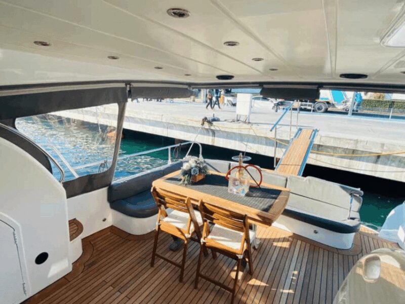 Istanbul: Private Bosphorus Tour On Luxury Yacht - Experience the Istanbul Bosphorus in Style on a Luxury Yacht