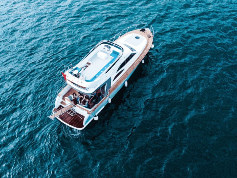 Istanbul: Private Bosphorus Tour On Luxury Yacht - Key Points