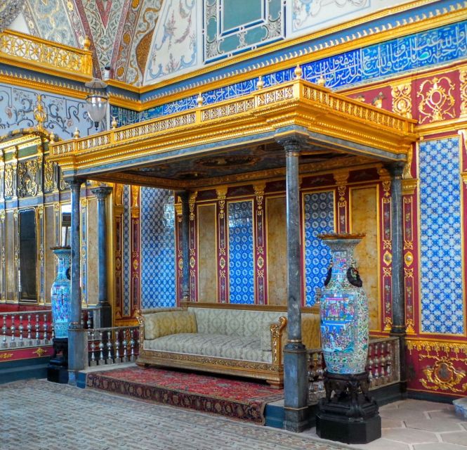 Istanbul: Private Guided Tour - Shopping and Savoring Turkish Flavors at the Grand Bazaar