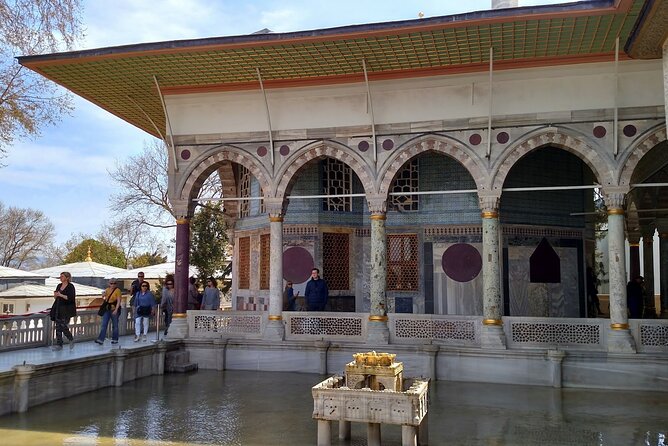 Istanbul: Private Tour Topkapi Palace and Harem - The Expertise of the Guides and Personalization