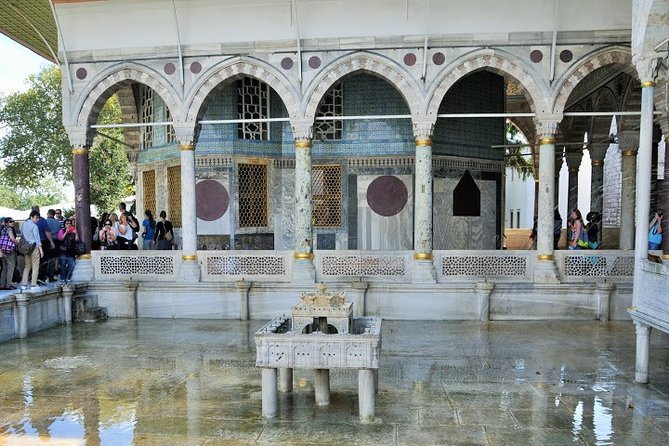 Istanbul: Private Tour Topkapi Palace and Harem - Logistics: Meeting Point and Accessibility