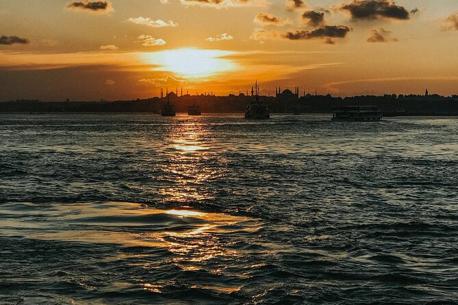 Istanbul Private Yacht Sunset Tour - 2 Hours - Maidens Tower: Legend and Scenic Views
