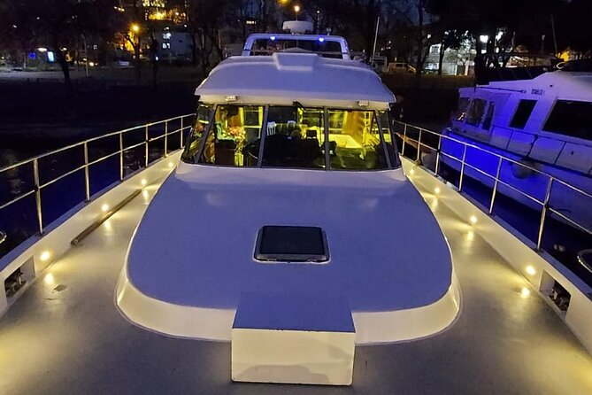 Istanbul Private Yacht Tour - 2 Hours - Catering to Your Comfort: Drinks and Facilities