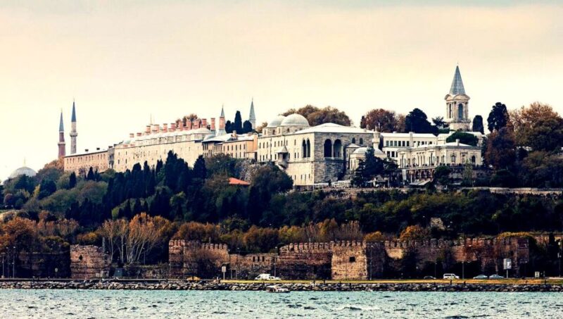 Istanbul: Small Group Full-Day Old City tour - Discover the Opulence of Topkapi Palace (or Basilica Cistern on Tuesdays)