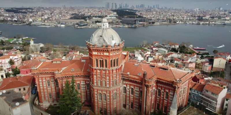 Istanbul: Sultanahmet, Balat, & Bazaars Tour With Cruise - Relaxing Bosphorus Cruise with Iconic Views